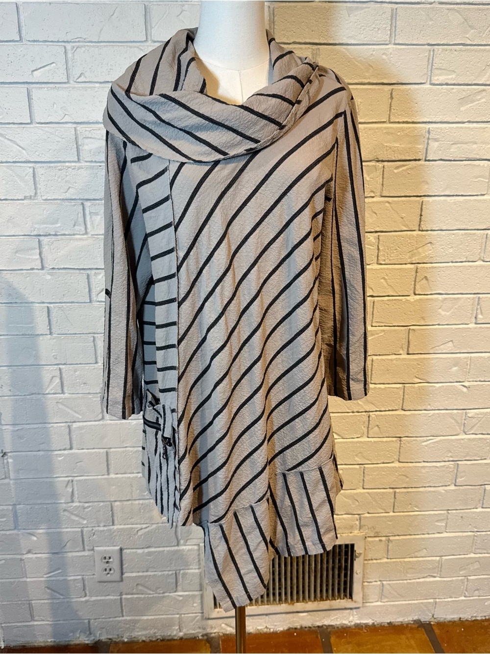 Ali Miles Striped Cowl-Neck Asymmetrical Tunic Women’s M